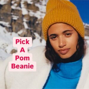 EC Anthropologie Beanie hat with faux fur detachable Pom yellow mustard knit